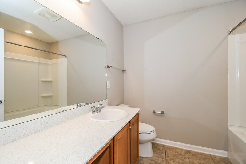 1,750/Mo, 9591 Palm Reserve Dr Jacksonville, FL 32222 Bathroom View