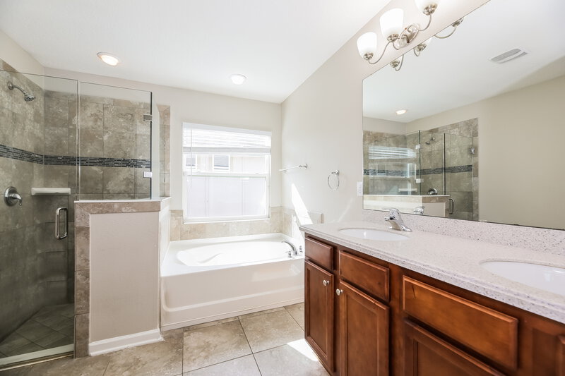 1,980/Mo, 12373 Sacha Rd Jacksonville, FL 32226 Main Bathroom View