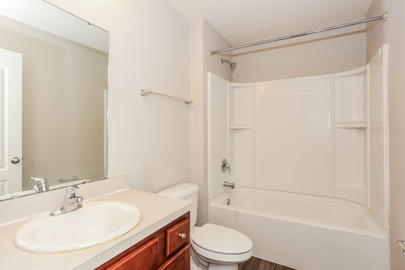 2,000/Mo, 2067 Tyson Lake Dr Jacksonville, FL 32221 Bathroom View