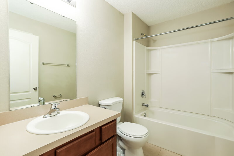 1,840/Mo, 2236 Crystal Cove Dr Green Cove Springs, FL 32043 Bathroom View