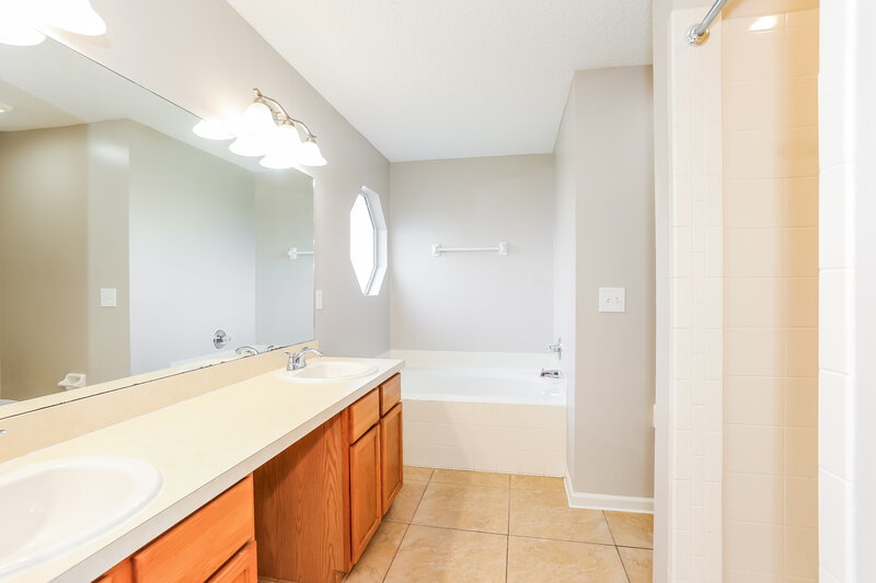 2,155/Mo, 535 Misty Morning Ct Jacksonville, FL 32218 Main Bathroom View