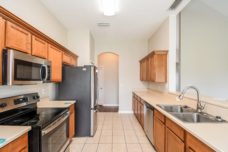 2,215/Mo, 9286 Hawkeye Dr Jacksonville, FL 32221 Kitchen View