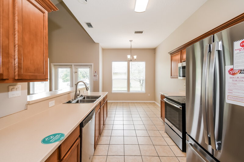 2,215/Mo, 9286 Hawkeye Dr Jacksonville, FL 32221 Kitchen View 2