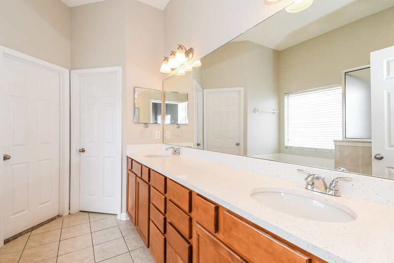 2,215/Mo, 9286 Hawkeye Dr Jacksonville, FL 32221 Main Bathroom View