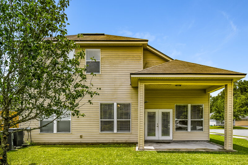 2,215/Mo, 9286 Hawkeye Dr Jacksonville, FL 32221 Rear View