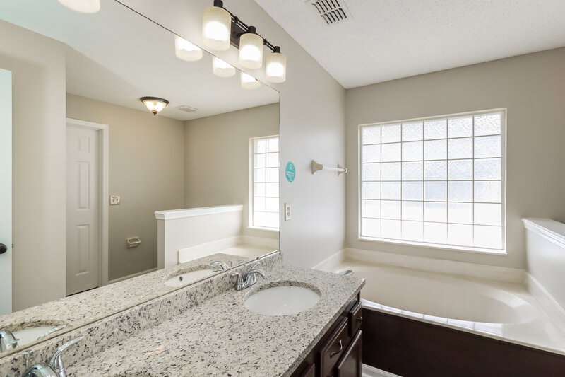 2,090/Mo, 2010 Frogmore Dr Middleburg, FL 32068 Master Bathroom View