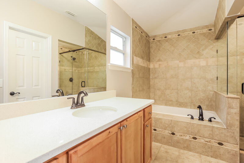 1,685/Mo, 3297 Carlotta Rd Middleburg, FL 32068 Main Bathroom View
