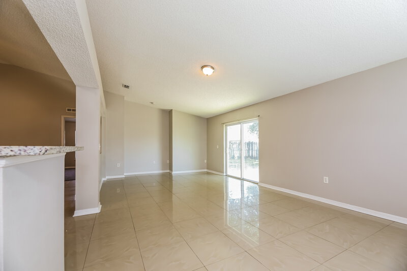 2,000/Mo, 10373 Marsh Hawk Dr Jacksonville, FL 32218 Living Room View