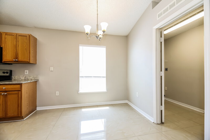 2,000/Mo, 10373 Marsh Hawk Dr Jacksonville, FL 32218 Dining Room View 2