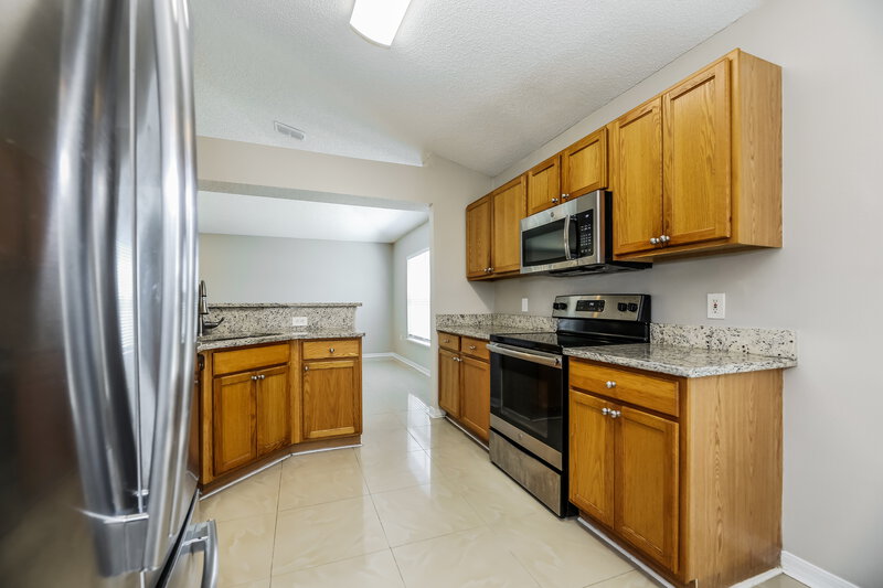 2,000/Mo, 10373 Marsh Hawk Dr Jacksonville, FL 32218 Kitchen View