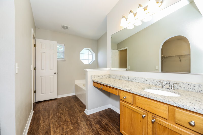 2,000/Mo, 10373 Marsh Hawk Dr Jacksonville, FL 32218 Main Bathroom View