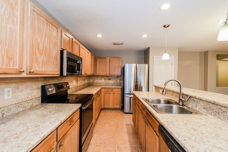 1,720/Mo, 2427 Brian Lakes Dr E Jacksonville, FL 32221 Kitchen View 2