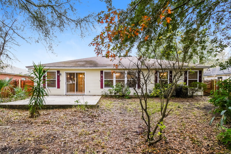 1,720/Mo, 2427 Brian Lakes Dr E Jacksonville, FL 32221 Rear View 2