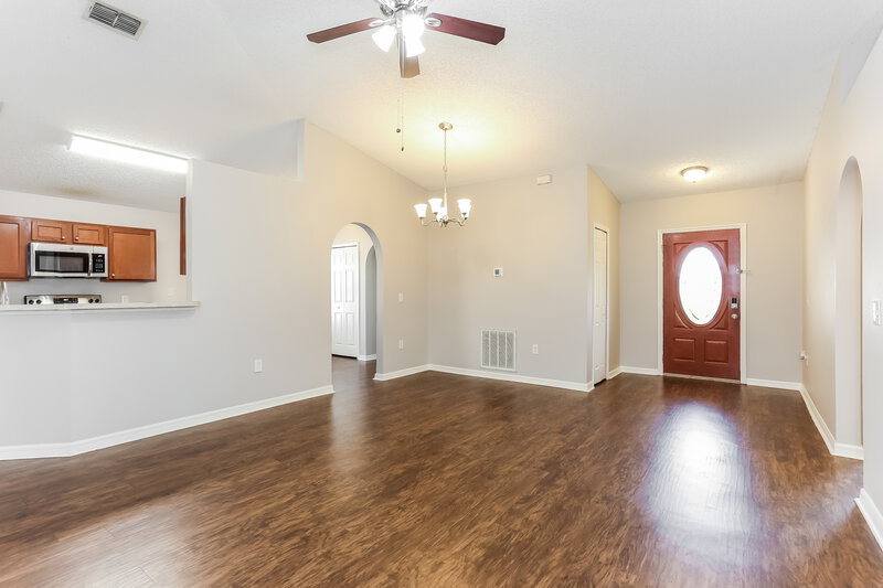 1,720/Mo, 7397 Prosperity Park Rd N Jacksonville, FL 32244 Living Room View