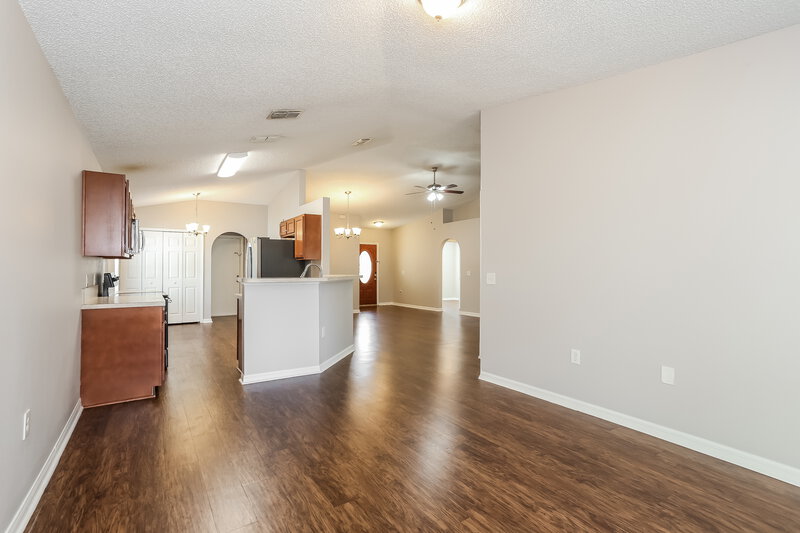 1,720/Mo, 7397 Prosperity Park Rd N Jacksonville, FL 32244 Family Room View 2
