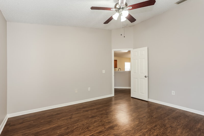 1,720/Mo, 7397 Prosperity Park Rd N Jacksonville, FL 32244 Main Bedroom View 2