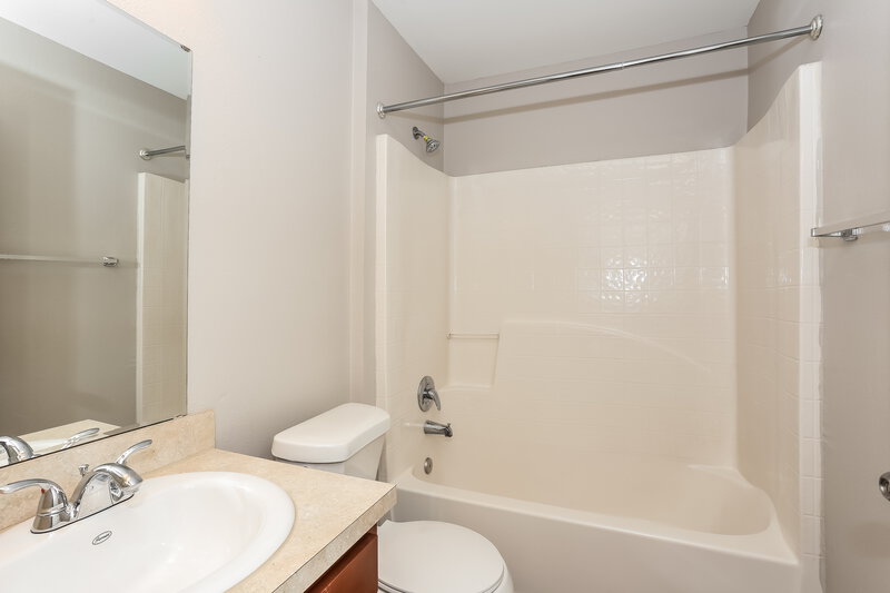 1,720/Mo, 7397 Prosperity Park Rd N Jacksonville, FL 32244 Bathroom View