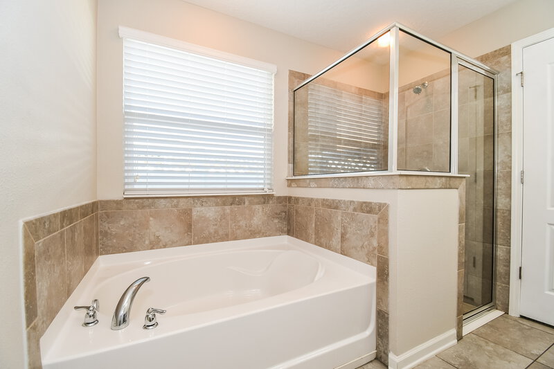 2,025/Mo, 869 Glendale Ln Orange Park, FL 32065 Main Bathroom View