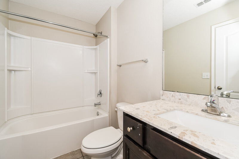 2,025/Mo, 869 Glendale Ln Orange Park, FL 32065 Bathroom View