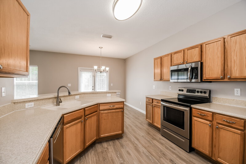 2,275/Mo, 651 Spanish Wells Rd Jacksonville, FL 32218 Kitchen View