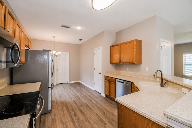 2,275/Mo, 651 Spanish Wells Rd Jacksonville, FL 32218 Kitchen View 2