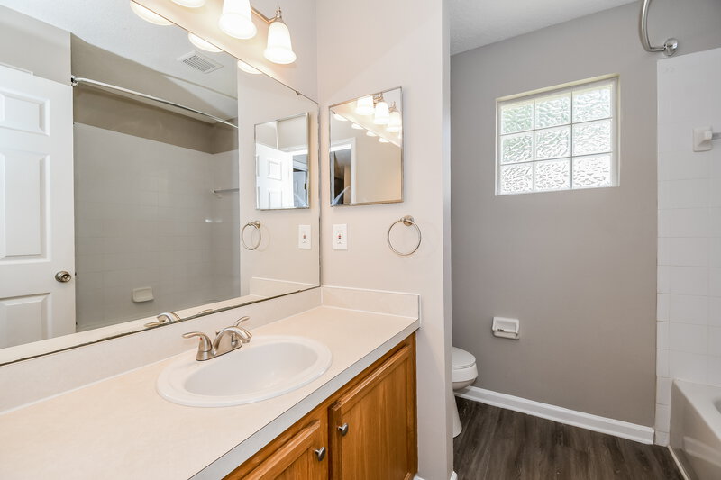 2,275/Mo, 651 Spanish Wells Rd Jacksonville, FL 32218 Bathroom View
