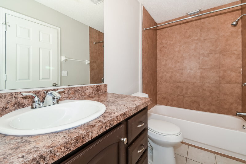 1,675/Mo, 6923 Recreation Trl Jacksonville, FL 32244 Main Bathroom View