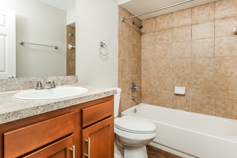 1,970/Mo, 8315 Crosswind Rd Jacksonville, FL 32244 Bathroom View