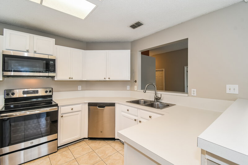 1,750/Mo, 2936 Waters View Cir Orange Park, FL 32073 Kitchen View