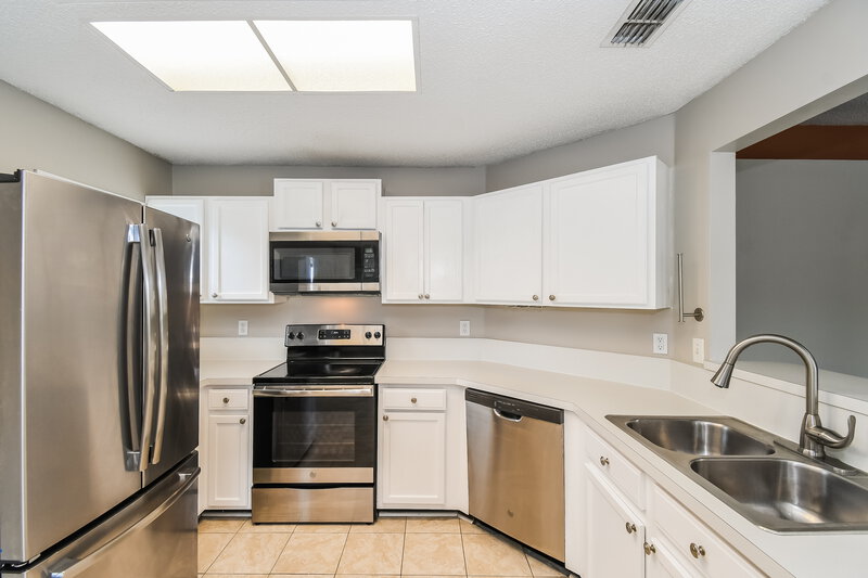 1,750/Mo, 2936 Waters View Cir Orange Park, FL 32073 Kitchen View 2