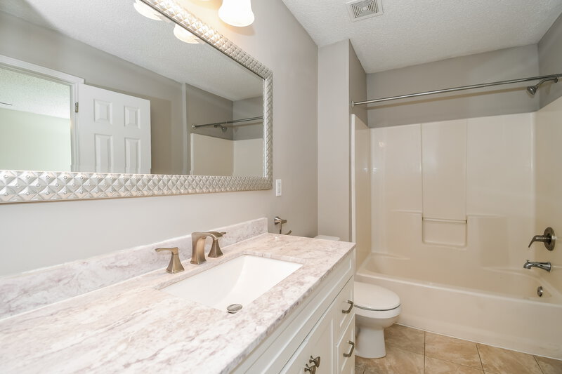 1,665/Mo, 2936 Waters View Cir Orange Park, FL 32073 Main Bathroom View
