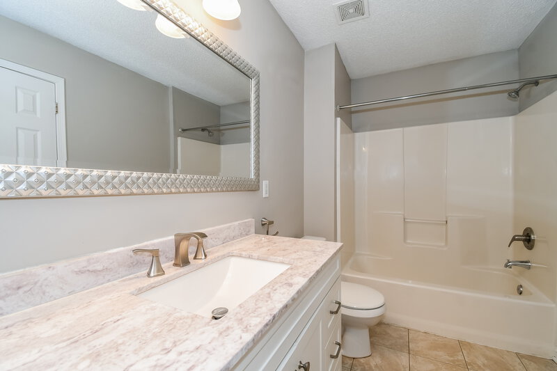 1,750/Mo, 2936 Waters View Cir Orange Park, FL 32073 Main Bathroom View