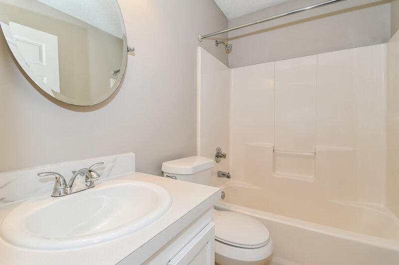 1,750/Mo, 2936 Waters View Cir Orange Park, FL 32073 Bathroom View