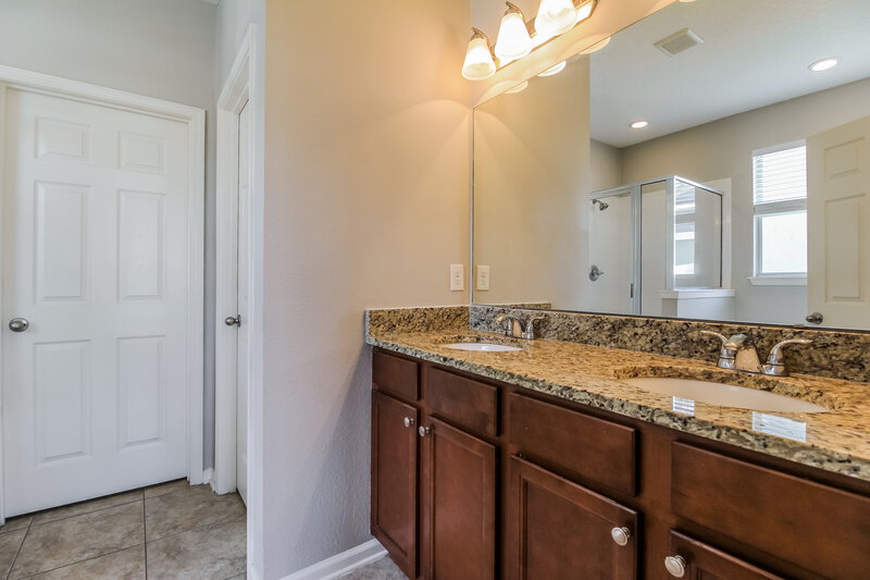 2,800/Mo, 1381 Azteca Dr Jacksonville, FL 32218 Main Bathroom View