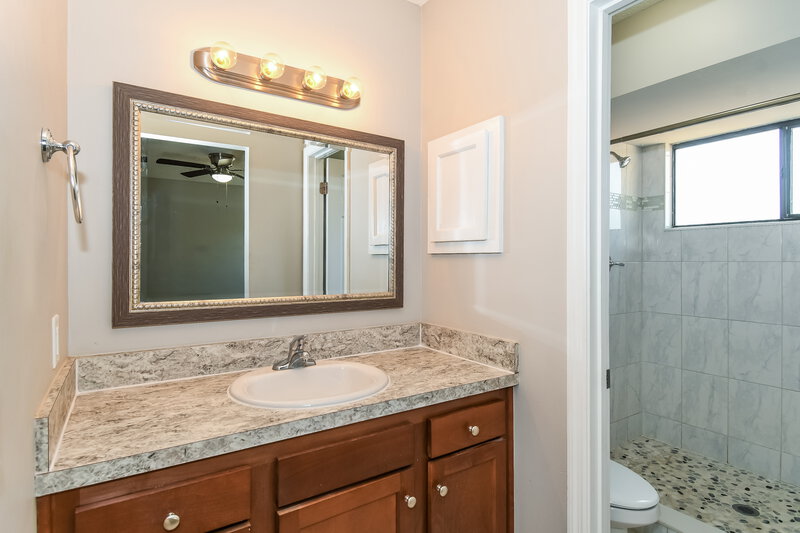 2,115/Mo, 3164 Sanderling Ct Middleburg, FL 32068 Bathroom View
