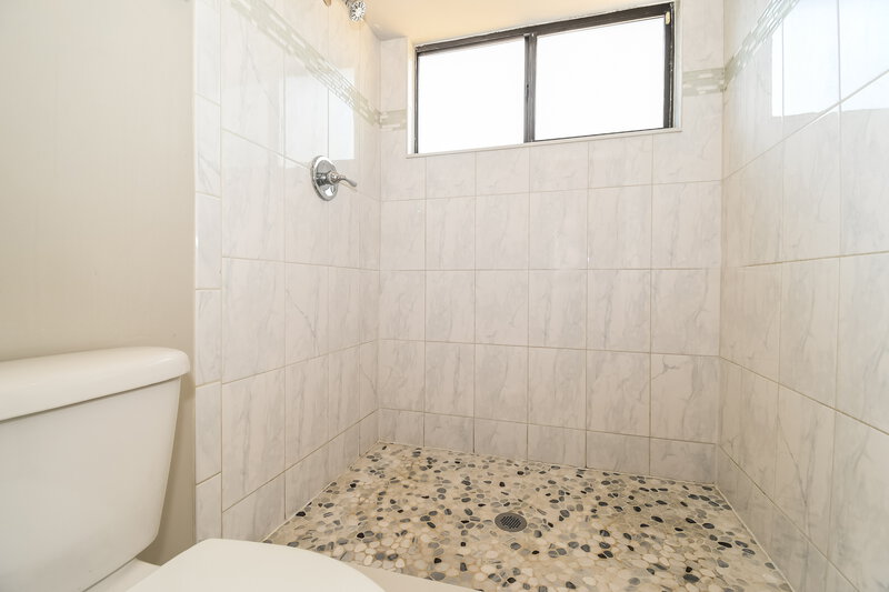 2,115/Mo, 3164 Sanderling Ct Middleburg, FL 32068 Bathroom View 2