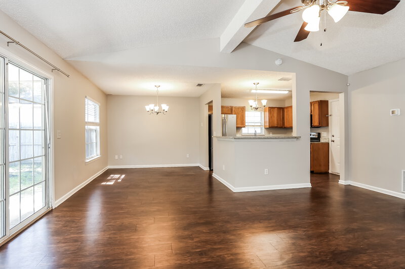 2,640/Mo, 7810 Spring Branch Dr S Jacksonville, FL 32221 Living Room View 2