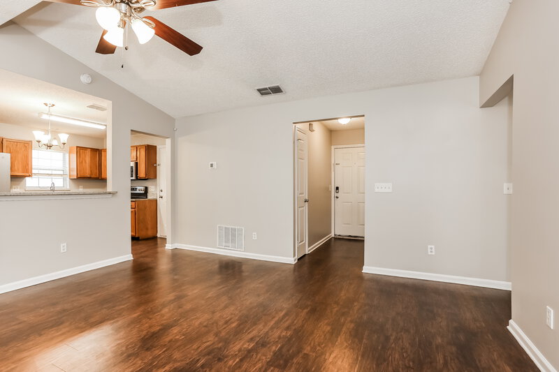 2,640/Mo, 7810 Spring Branch Dr S Jacksonville, FL 32221 Living Room View 3