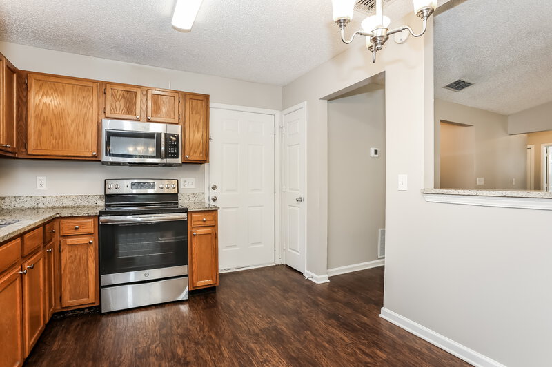 2,640/Mo, 7810 Spring Branch Dr S Jacksonville, FL 32221 Kitchen View 2