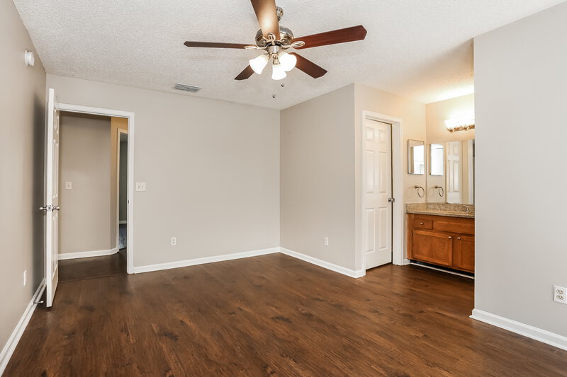 2,640/Mo, 7810 Spring Branch Dr S Jacksonville, FL 32221 Main Bedroom View 2