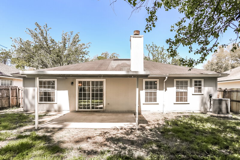 2,640/Mo, 7810 Spring Branch Dr S Jacksonville, FL 32221 Rear View