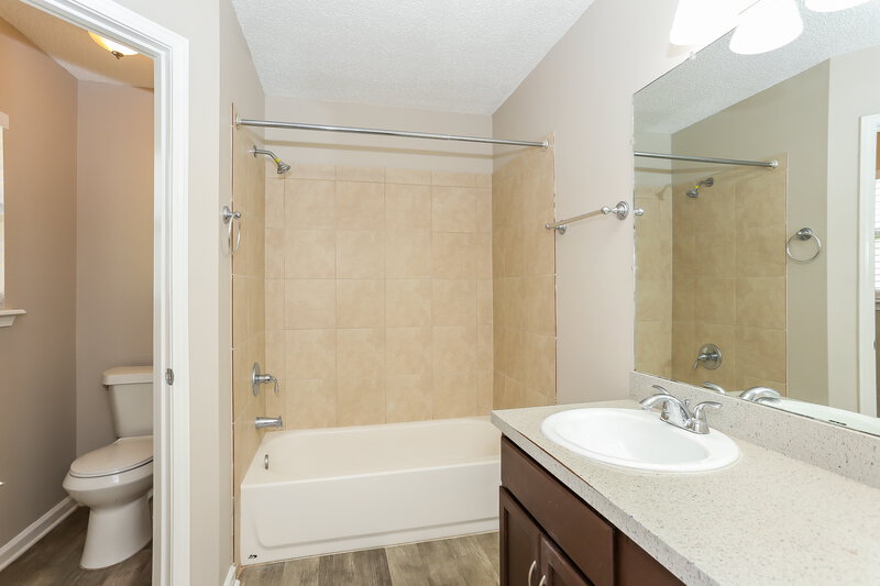 2,190/Mo, 2231 Luana Dr E Jacksonville, FL 32246 Main Bathroom View