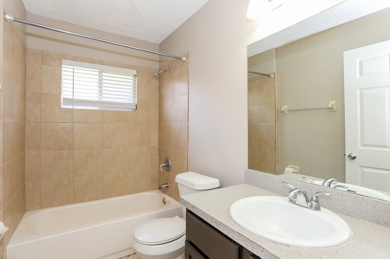 2,190/Mo, 2231 Luana Dr E Jacksonville, FL 32246 Bathroom View