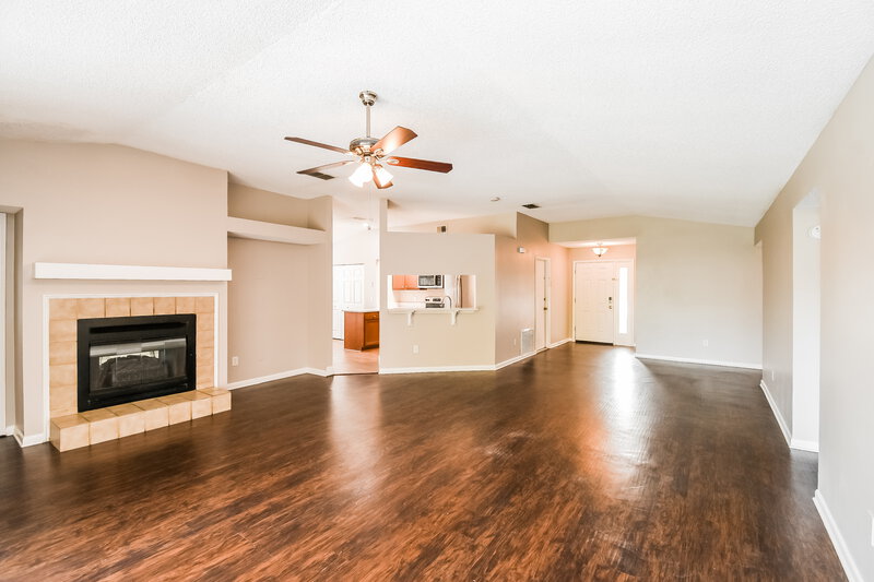 1,980/Mo, 8385 Chason Rd W Jacksonville, FL 32244 Living Room View