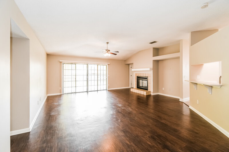 1,980/Mo, 8385 Chason Rd W Jacksonville, FL 32244 Sitting Room View