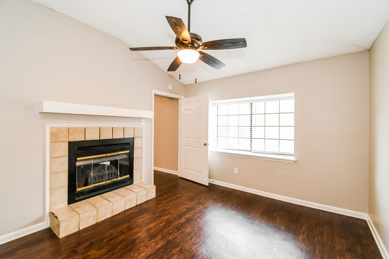 1,980/Mo, 8385 Chason Rd W Jacksonville, FL 32244 Office View