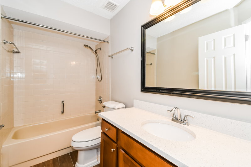 1,980/Mo, 8385 Chason Rd W Jacksonville, FL 32244 Bathroom View