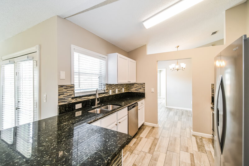 1,855/Mo, 7604 Chelmsford Dr Jacksonville, FL 32244 Kitchen View