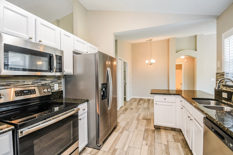 1,855/Mo, 7604 Chelmsford Dr Jacksonville, FL 32244 Kitchen View 2