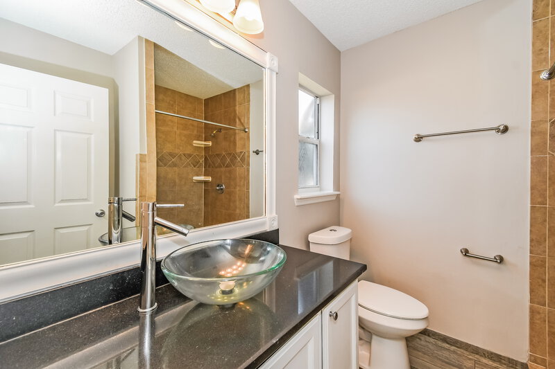 1,855/Mo, 7604 Chelmsford Dr Jacksonville, FL 32244 Main Bathroom View